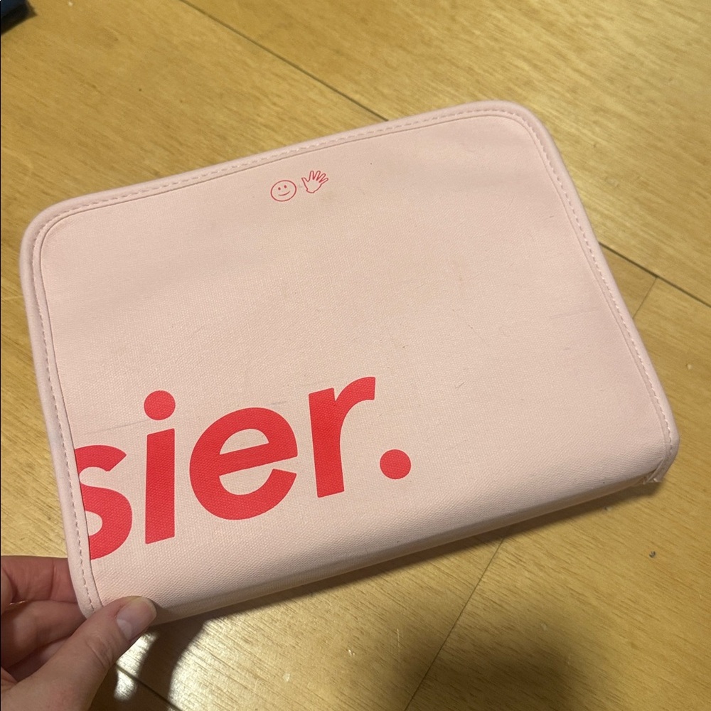 **LIKE NEW**Glossier Beauty Bag - pink travel cosmetic bag